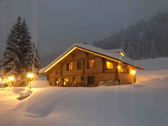 Ski-Slope Chalet - 7 Bedrooms with Private Sauna photo 2